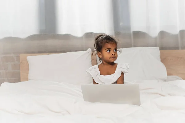 Toddler african american kid using laptop in bedroom — Stock Photo