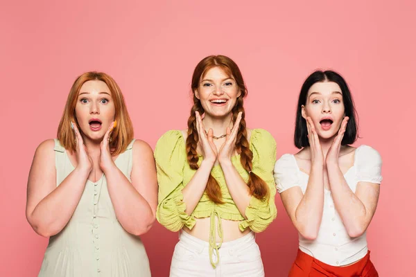 Excited stylish body positive friends looking at camera isolated on pink — Stock Photo