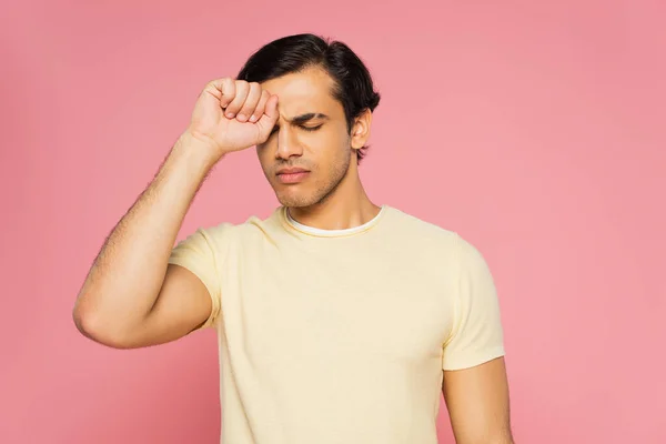 Upset man with closed eyes and clenched fist isolated on pink — Stock Photo