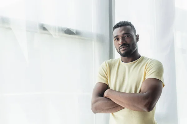 Bearded african american man standing with crossed arms — Stock Photo