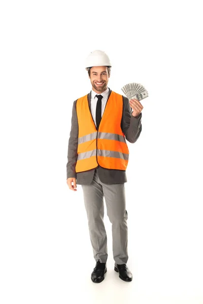 Arquiteto em chapéu duro segurando dinheiro no fundo branco — Fotografia de Stock