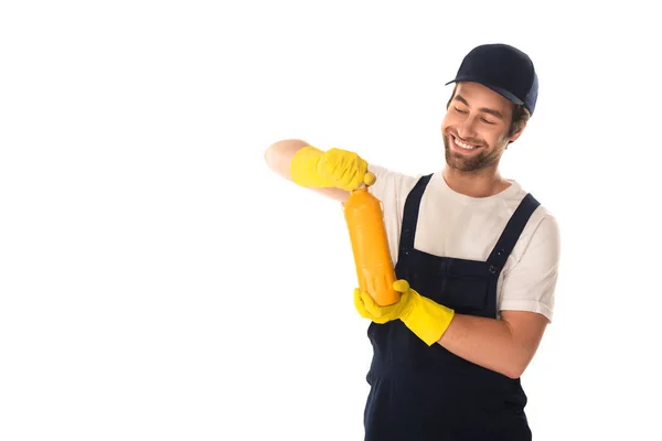 Limpador sorridente em detergente de abertura uniforme isolado sobre branco — Fotografia de Stock