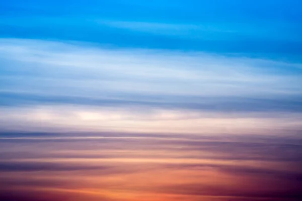 Multi-color de la nube después de la puesta del sol cielo . — Foto de Stock