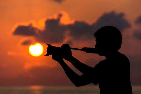 Silhouettes of photographers with the sunrise. — Stock Photo, Image