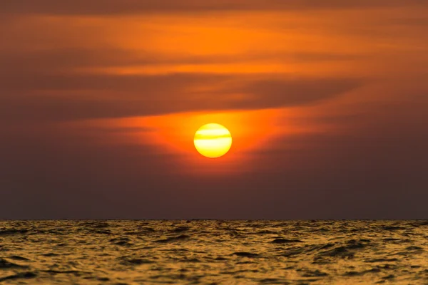 Zonsondergang op de Andamanzee, thailand — Stockfoto