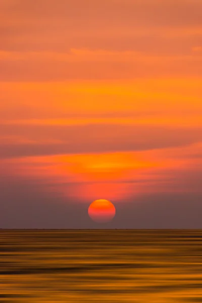 Coucher de soleil sur la mer d'andaman, Thaïlande — Photo