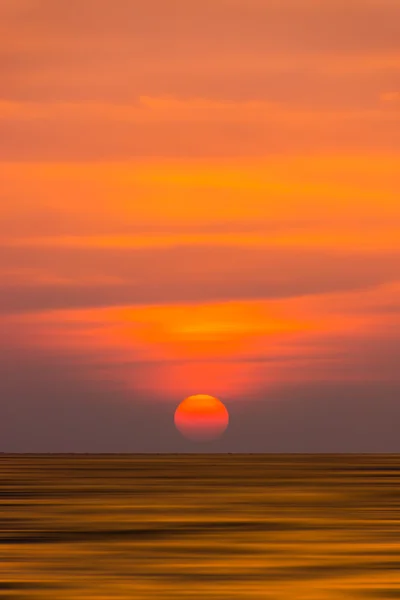 Por do sol no mar andaman, Tailândia — Fotografia de Stock