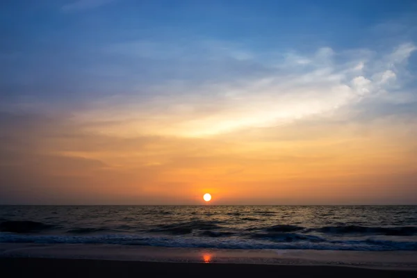 タイのアンダマン海に沈む夕日 — ストック写真