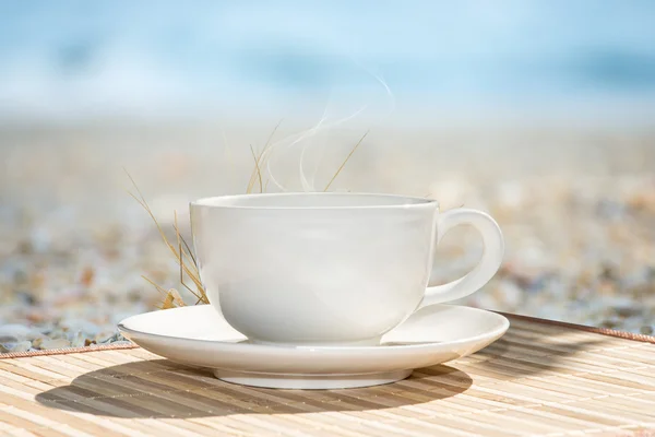 White cup coffee in the garden. — Stock Photo, Image