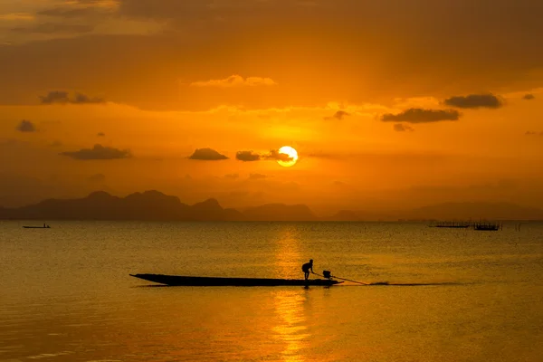 Ουρανό ηλιοβασίλεμα στη λίμνη, στην Νότια Ταϊλάνδη., un-εστίασης εικόνας. — Φωτογραφία Αρχείου