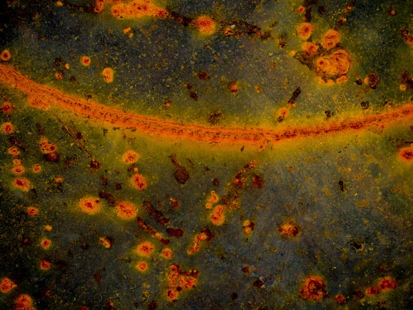 Arka plan dokusu karanlık çelik üzerinde Rusted.