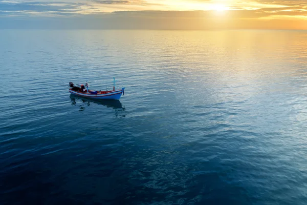 Minimal image of fishing boat on the sea. — Stock Photo, Image