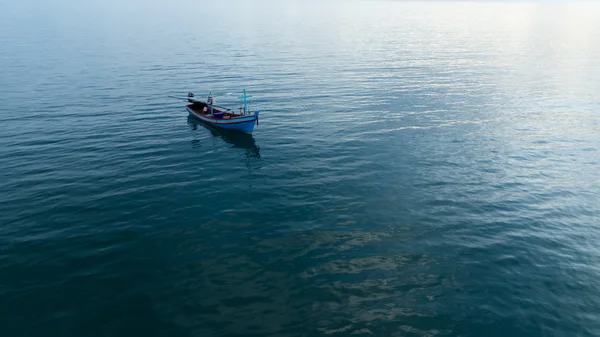 Minimal image of fishing boat on the sea. — Stock Photo, Image