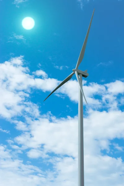 Вітрова турбіна з хмарним фоном на небі . — стокове фото