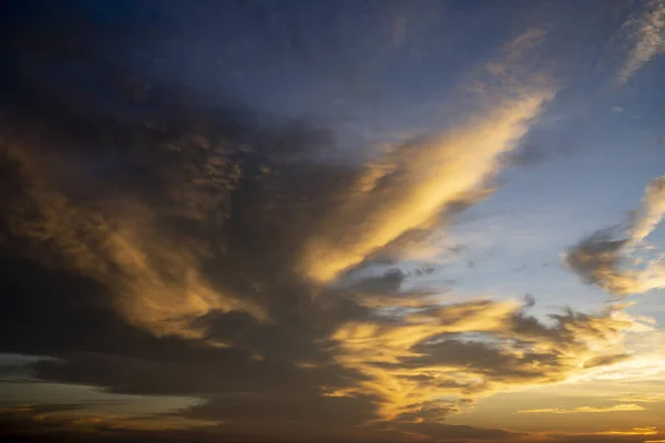 Les Nuages Avec Lumière Soleil Sur Fond Ciel — Photo