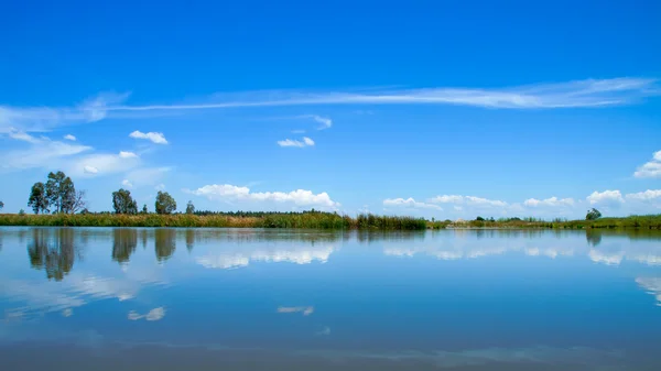 Sky reflected in water — Stock Photo, Image