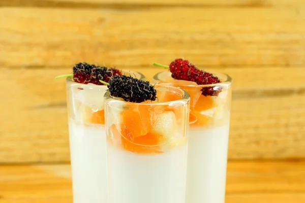 Jelly Pudding and Fruit cocktail. — Stock Photo, Image