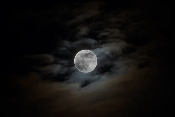 Volle maan op de dag van het festival van de maan in het Chinees. — Stockfoto