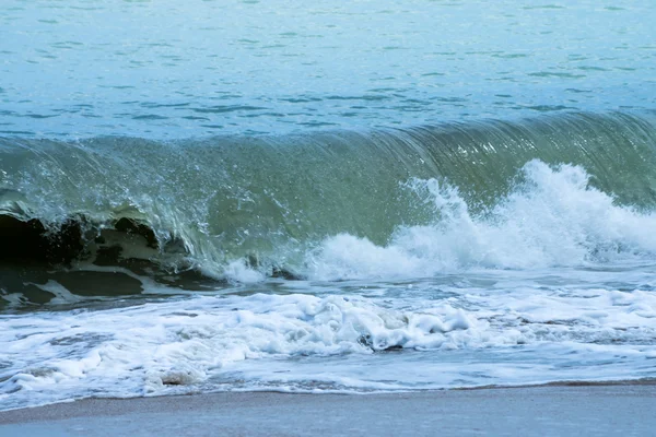 Vagues de mer, intensité en saison de mousson . — Photo