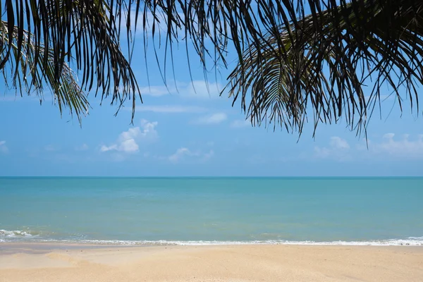 Laut biru dan pasir pantai, Thailand — Stok Foto