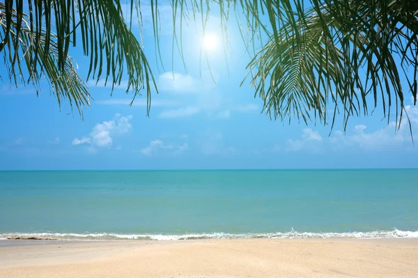 Mar azul e praias de areia, Tailândia — Fotografia de Stock