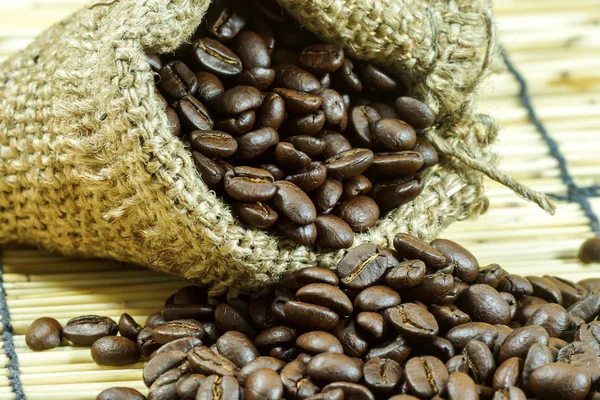 Roasted coffee beans — Stock Photo, Image