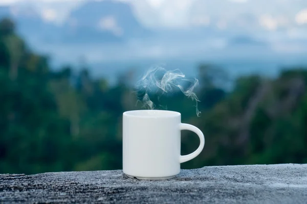 Morgon kaffe på berget — Stockfoto