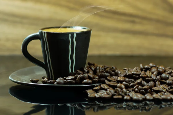 Káva a kávové zrno — Stock fotografie
