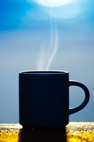 Silhouetten van koffie op het meer. — Stockfoto