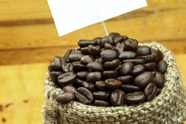 Ziarna kawy w torebce — Zdjęcie stockowe