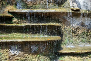 Küçük su çağlayanı