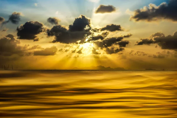 Resumen de fondo de superficie de agua reflectante — Foto de Stock