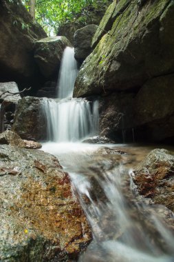 Tayland küçük şelale