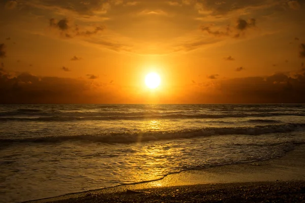 日没とビーチ — ストック写真