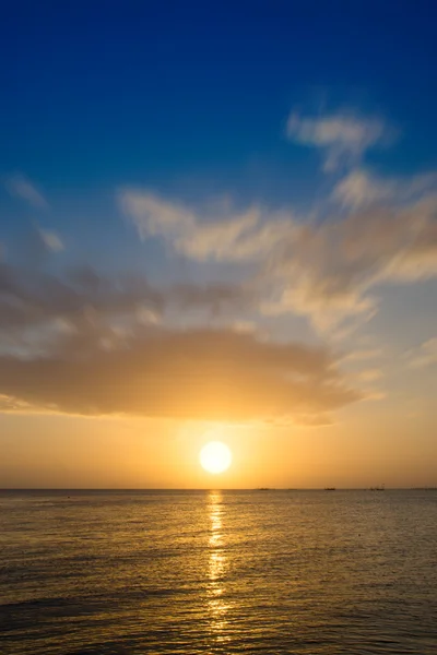 Puesta de sol con cielo hermoso —  Fotos de Stock