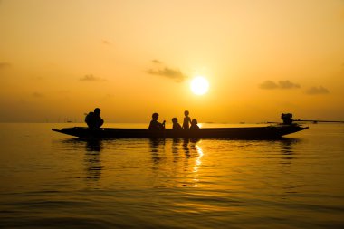 Günbatımında bir siluet döküm