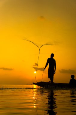 Günbatımında bir siluet döküm