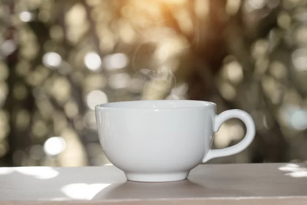 's ochtends koffie met witglazen. — Stockfoto