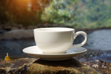 İçecekler ve şelaleler, buzlu kahve.