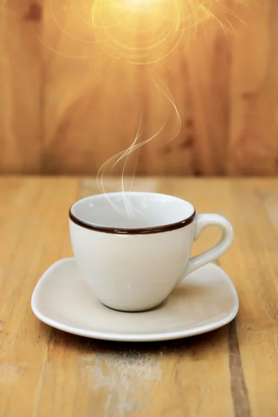 Šálek kávy na dřevo. — Stock fotografie