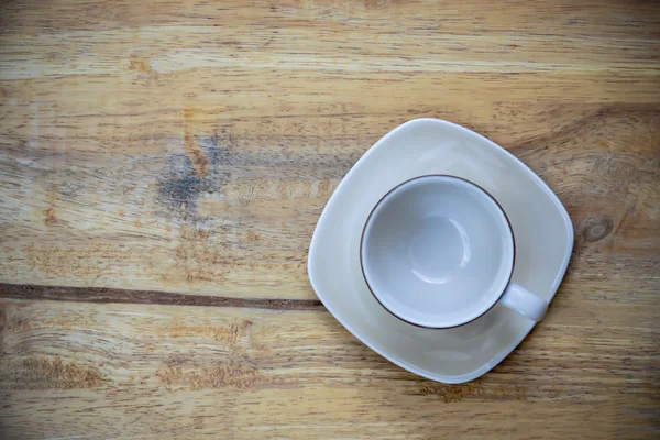 Copo de café em branco na madeira . — Fotografia de Stock