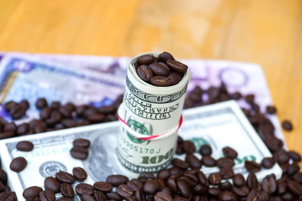 Money and roast coffee bean. — Stock Photo, Image