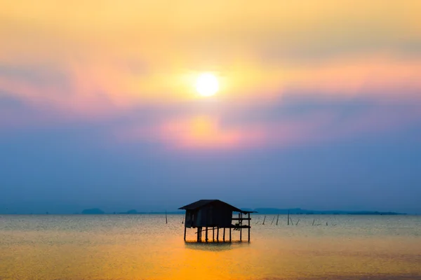 Cielo al tramonto al lago — Foto Stock