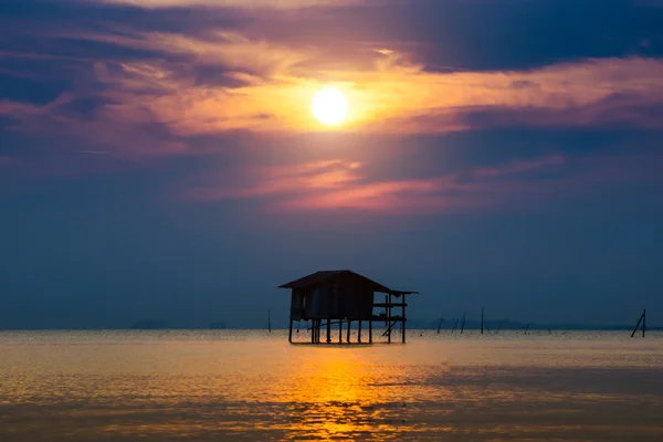 Cielo del atardecer en el lago — Foto de Stock