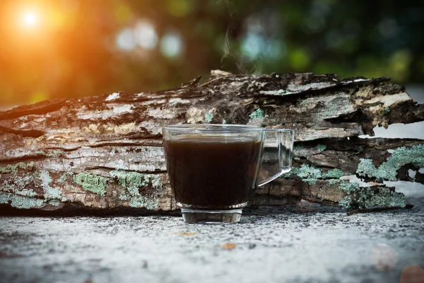 Morgonkaffe på trä. — Stockfoto