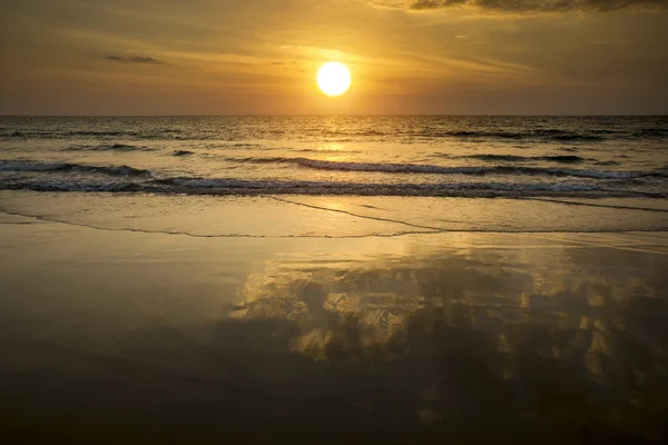 Céu do pôr do sol e nuvens — Fotografia de Stock