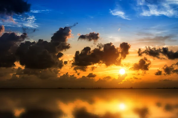 Sonnenuntergang Himmel, Thailand. — Stockfoto