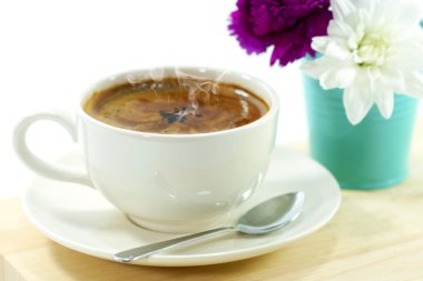 Sabah zamanında siyah kahve.