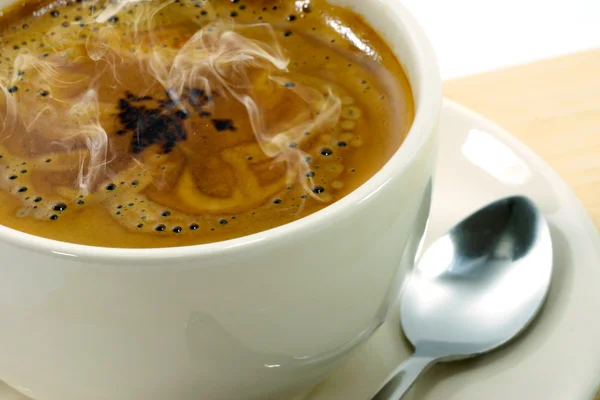 Zwarte koffie in de ochtend tijd. — Stockfoto