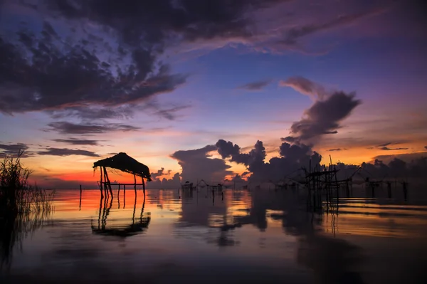 Beautiful sunrise in the lake with saturated sky and clouds. Tha — Stock Photo, Image